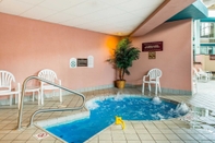 Swimming Pool Quality Inn & Conference Center