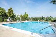 Swimming Pool Days Inn by Wyndham Westminster