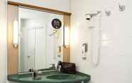 In-room Bathroom 6 ibis Braga