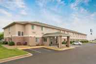 Exterior Quality Inn & Suites