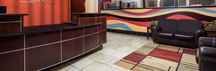 Lobby Quality Inn & Suites