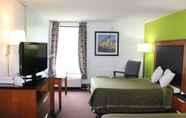 Bedroom 5 Rodeway Inn Roanoke Airport