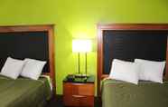 Bedroom 4 Rodeway Inn Roanoke Airport