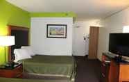 Bedroom 7 Rodeway Inn Roanoke Airport