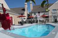 Swimming Pool Residence Inn by Marriott Louisville
