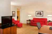 Common Space Pittsburgh Airport Marriott