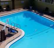 Swimming Pool 6 Quality Inn Airport - Cruise Port