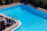 Swimming Pool Quality Inn Airport - Cruise Port