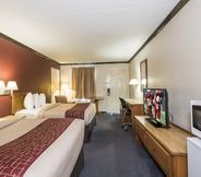 Kamar Tidur 7 Red Roof Inn Uhrichsville