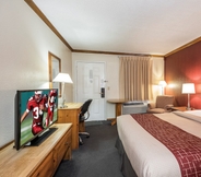 Kamar Tidur 2 Red Roof Inn Uhrichsville