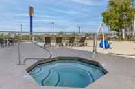 Entertainment Facility Comfort Inn & Suites Phoenix North / Deer Valley