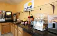 ร้านอาหาร 6 Days Inn by Wyndham Queensbury/Lake George