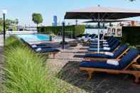 Swimming Pool Hilton Vienna Danube Waterfront