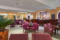 Bar, Cafe and Lounge Hilton Cobham