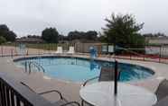 Swimming Pool 4 Quality Inn Siloam Springs West