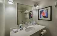 Toilet Kamar 6 Four Points by Sheraton Juneau