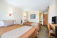 Bedroom Travelodge by Wyndham Perry GA