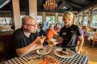 Bar, Cafe and Lounge Harbor Shores on Lake Geneva