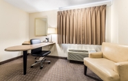 Bilik Tidur 4 Red Roof Inn Cleveland Airport-Middleburg Heights