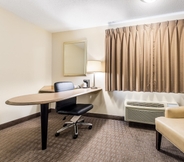 Bilik Tidur 4 Red Roof Inn Cleveland Airport-Middleburg Heights