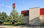 Exterior 7 Red Roof Inn Cleveland Airport-Middleburg Heights