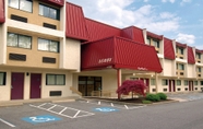 Exterior 2 Red Roof Inn Cleveland Airport-Middleburg Heights