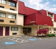 Luar Bangunan 2 Red Roof Inn Cleveland Airport-Middleburg Heights