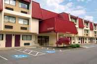 Bangunan Red Roof Inn Cleveland Airport-Middleburg Heights