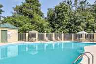 Swimming Pool Clarion Pointe Beckley