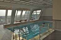 Swimming Pool Savoy Hotel Frankfurt