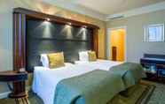 Kamar Tidur 2 The Queens Hotel