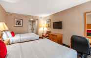 Bedroom 6 Red Lion Hotel Rosslyn Iwo Jima