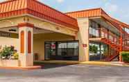 Exterior 3 Econo Lodge