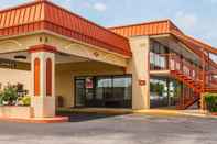 Exterior Econo Lodge