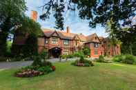 Exterior Stanhill Court Hotel Gatwick