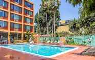 Kolam Renang 3 Quality Inn & Suites Montebello - Los Angeles