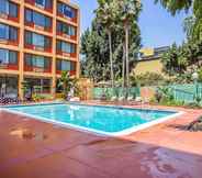 สระว่ายน้ำ 3 Quality Inn & Suites Montebello - Los Angeles