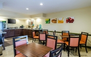 ร้านอาหาร 3 Quality Inn Tanglewood