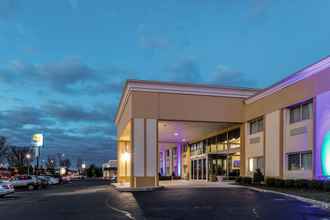 Bangunan 4 Comfort Inn Medford - Long Island