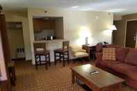Common Space Extended Stay America Suites - Springfield