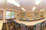 Functional Hall Days Inn by Wyndham Bismarck