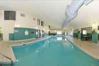 Swimming Pool Days Inn by Wyndham Bismarck