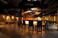 Bar, Cafe and Lounge Le Meridien Phuket Beach Resort
