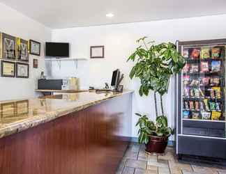 Sảnh chờ 2 Econo Lodge Inn & Suites near China Lake Naval Station