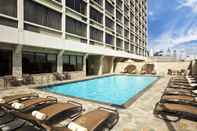 Swimming Pool Sheraton Philadelphia University City Hotel