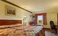 Bedroom 6 Travelodge by Wyndham Parsippany