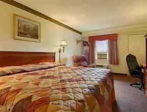 Bedroom 4 Travelodge by Wyndham Parsippany