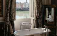 In-room Bathroom 4 The St. Regis Florence