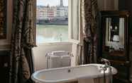 Toilet Kamar 4 The St. Regis Florence