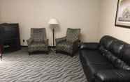 Lobby 5 Days Inn & Suites by Wyndham Rochester Hills MI